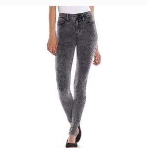 High rise NWT $40 Mudd jeggings‎